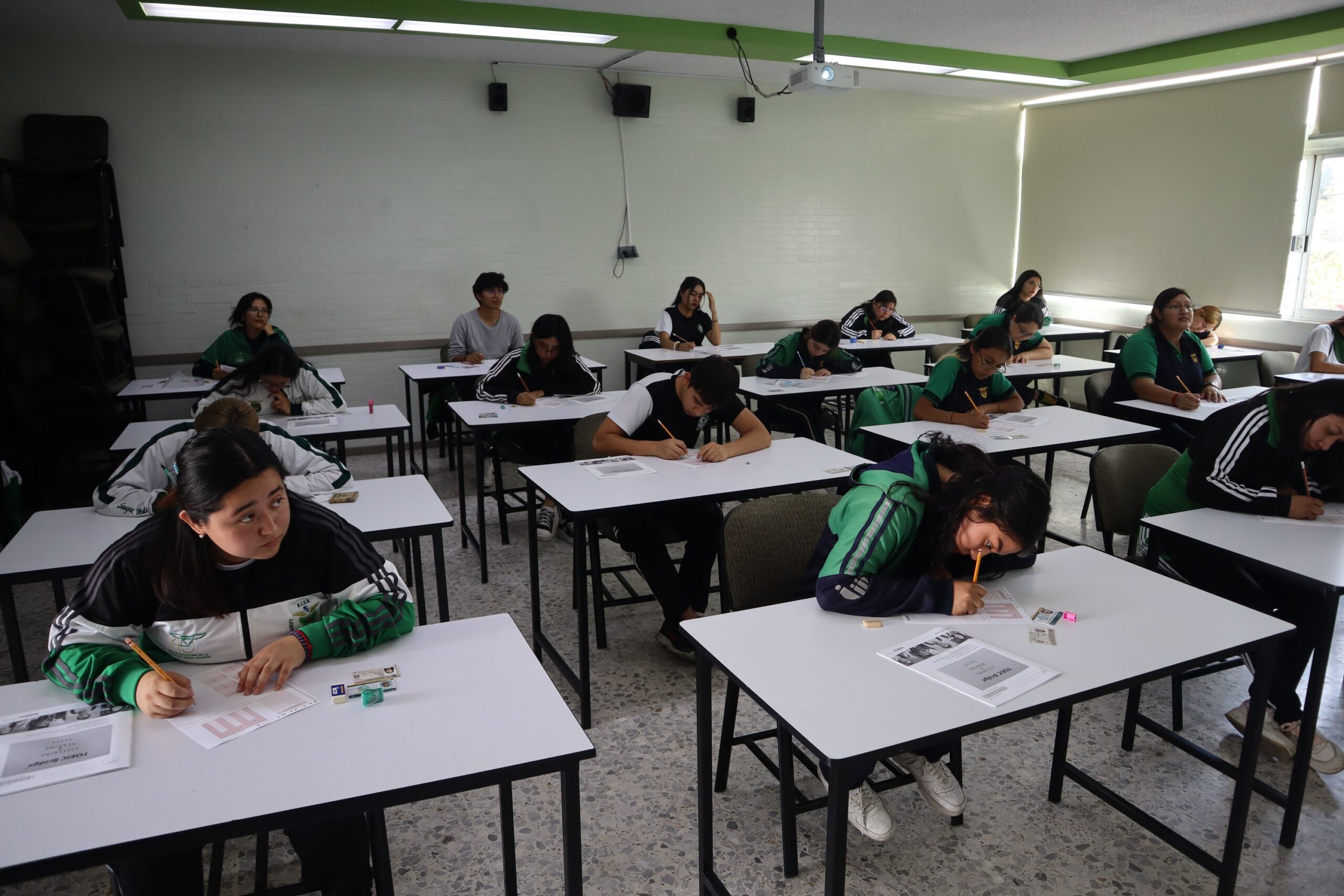 Alrededor de 480 alumnos aplican certificación de inglés